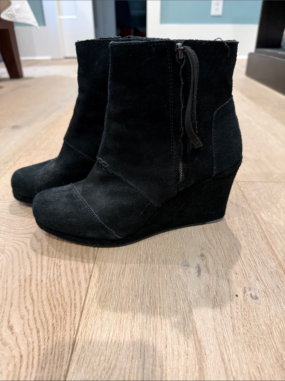 Toms women ankle black suede boots. Size 8